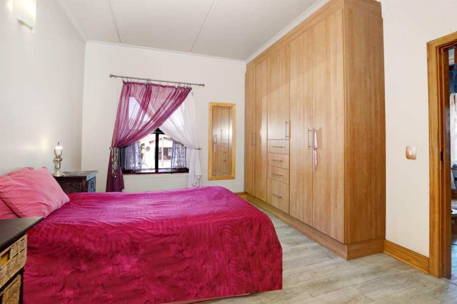1 Bedroom Property for Sale in Old Oak Western Cape
